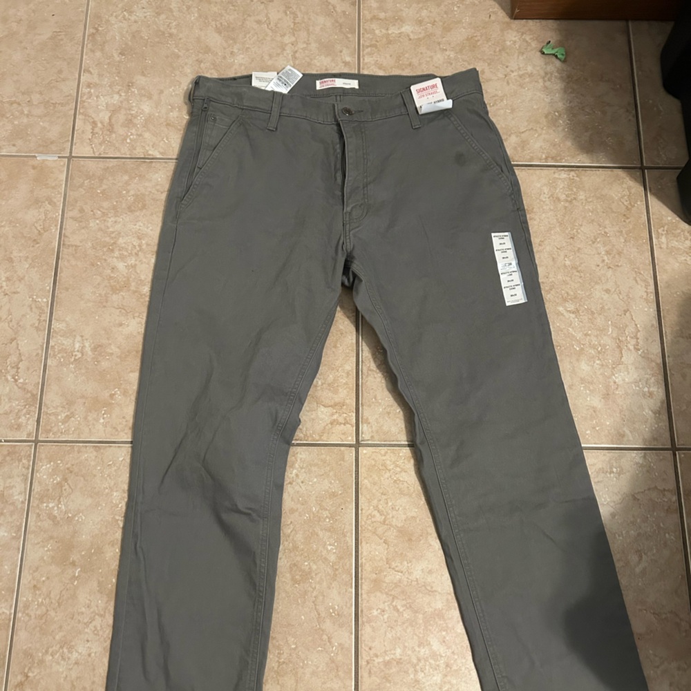 Levi's Men's Charcoal Chinos